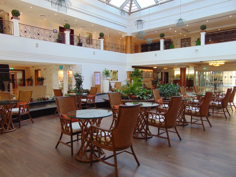 Lobby Fujairah Rotana Resort & Spa