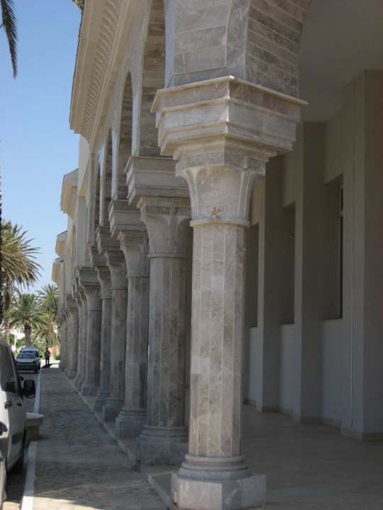 Säulenkorridor außen Iberostar Selection Royal El Mansour