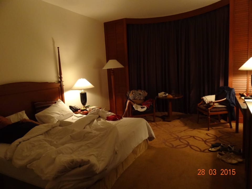 Schön gross, bissel angestaubt Hotel Century Park