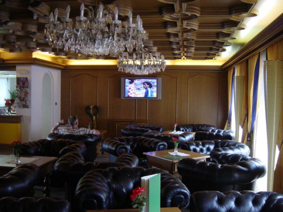 Lobby TV STROBLHOF Active Family SPA Resort