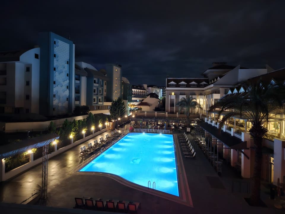 Pool Side Story Resort & Spa