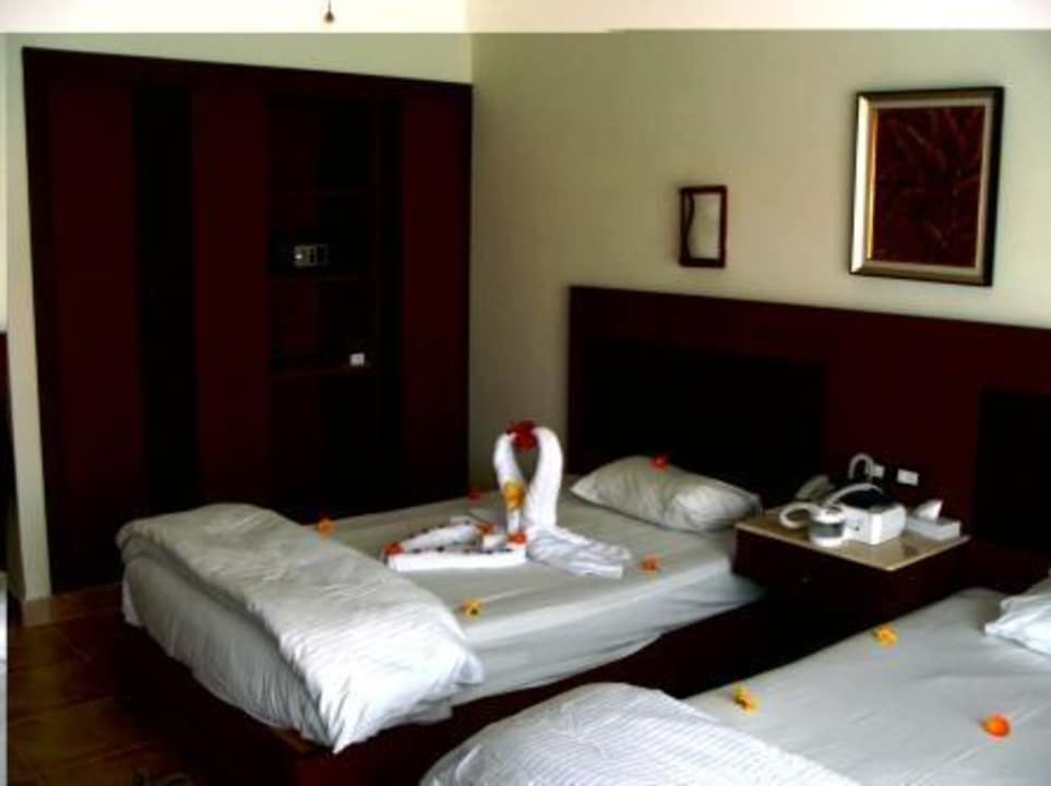 Geräumiger Kleiderschrank inkl. Safe Pickalbatros Alf Leila Wa Leila Resort - Neverland Hurghada