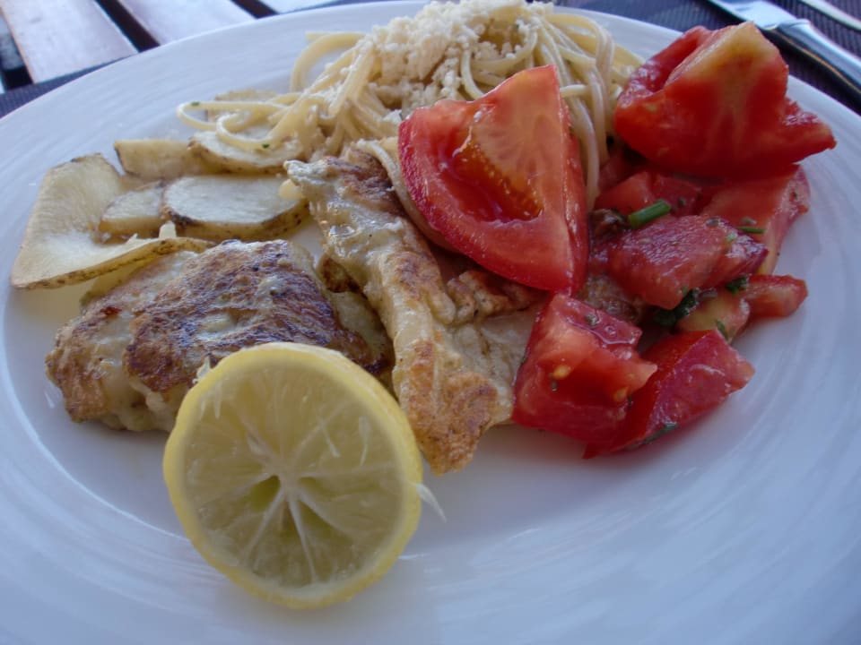 Mittagessen aus dem Hauptrestaurant Stella Beach Resort & Spa Makadi Bay