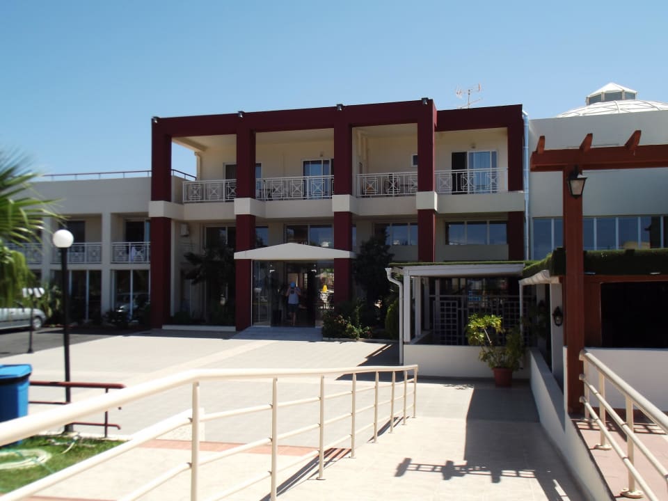 Hoteleingang HARPIN Georgioupolis Resort Aquapark & SPA