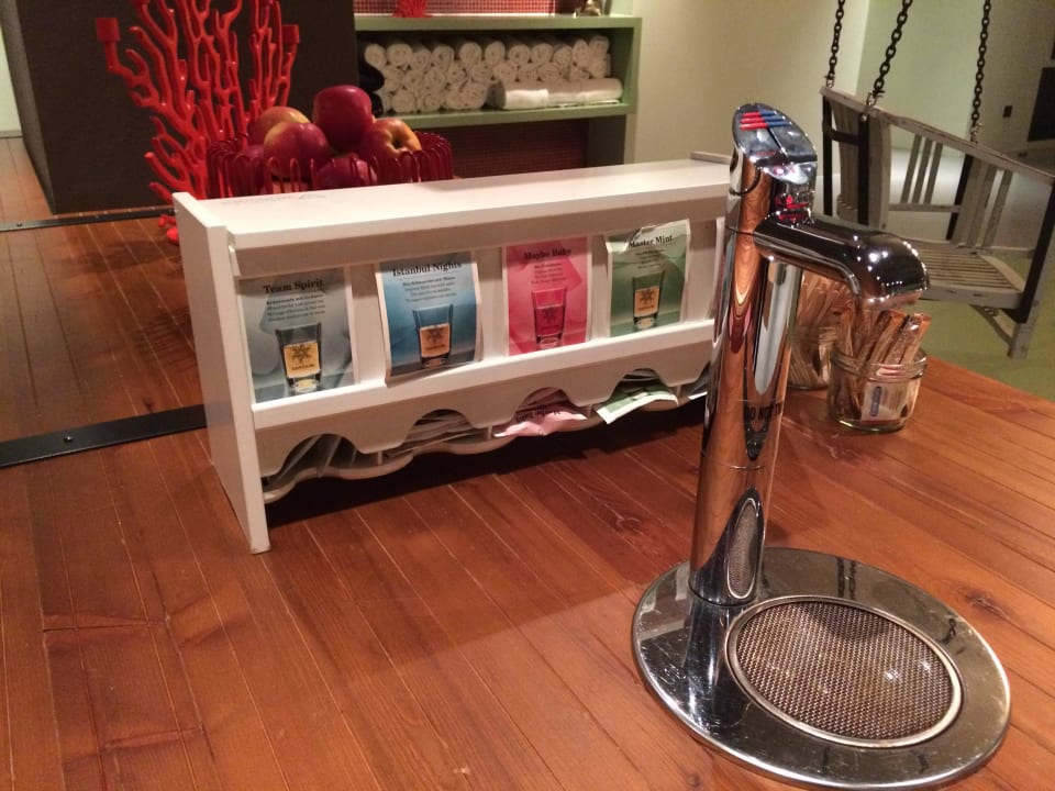 Free tea in Wellness Lounge 25hours Hotel Wien beim MuseumsQuartier
