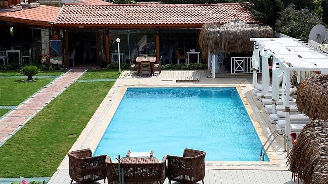 Pool Kemerlihan Deluxe Hotel