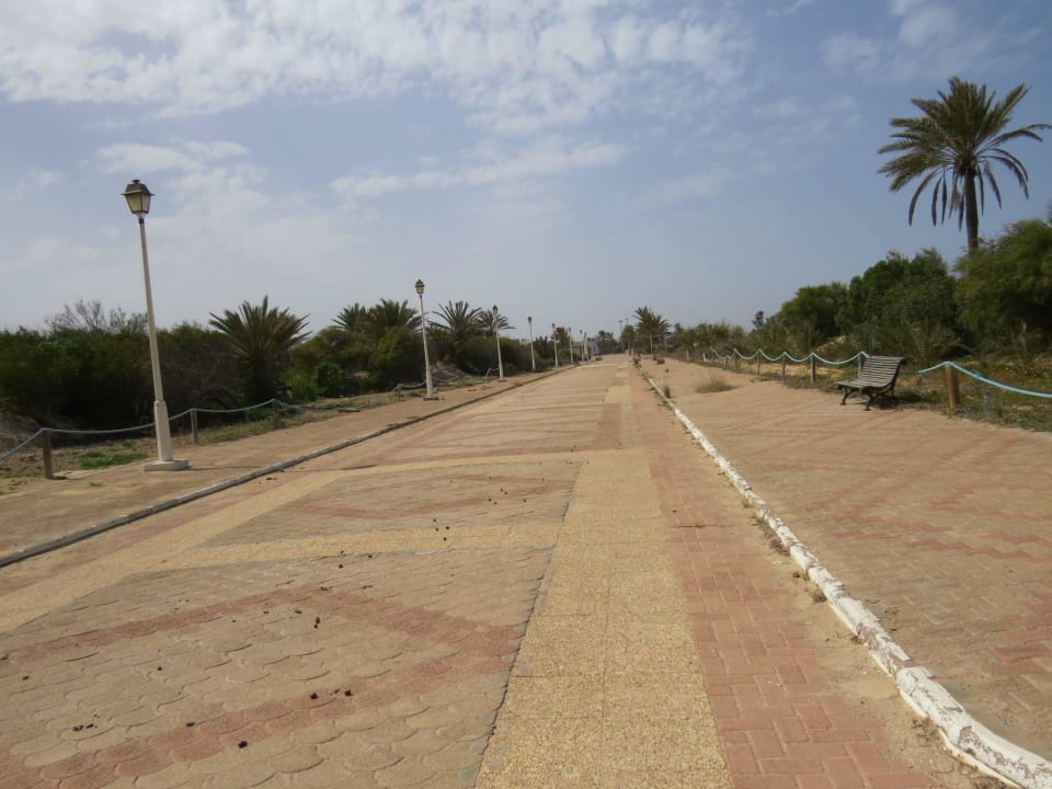 Wo hin geht dieser weg ! Iberostar Waves Mehari Djerba