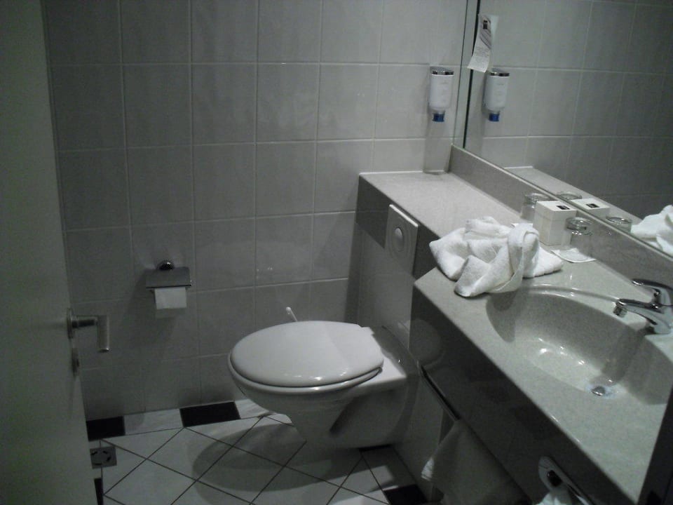 Badezimmer Fletcher Hotel-Restaurant Arnsberg-Sauerland