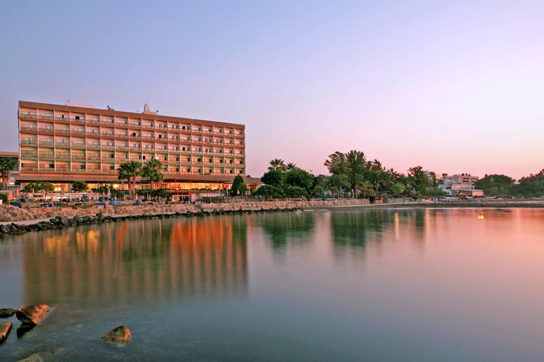 Außenansicht Crowne Plaza Hotel Limassol