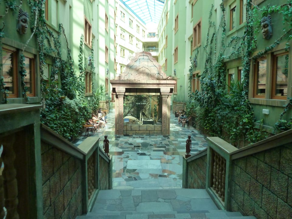 Weg zum Frühstück WELLNESS HOTEL BABYLON