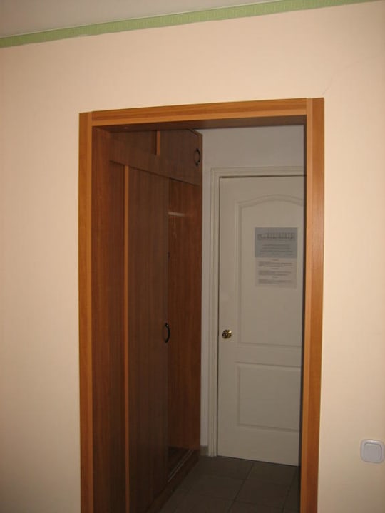 Eingangsbereich ins Zimmer Amstel Hattyú  Hotel