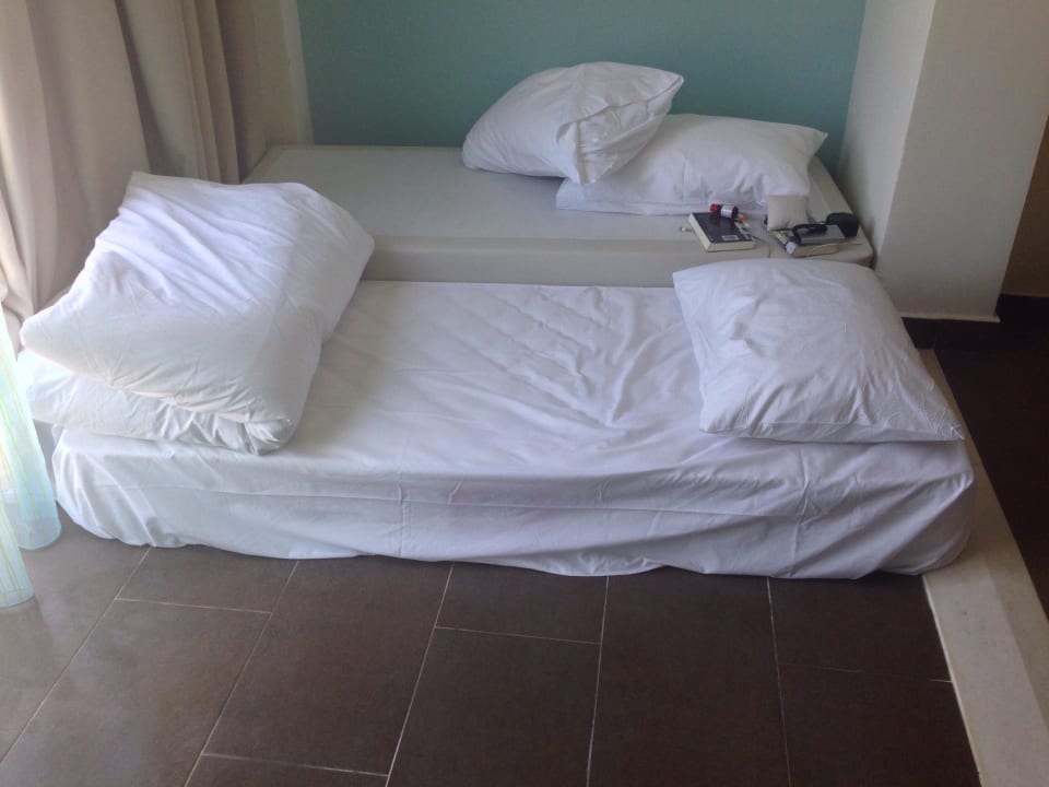 Viel zu kurze Kinderbetten Atlantica Plimmiri