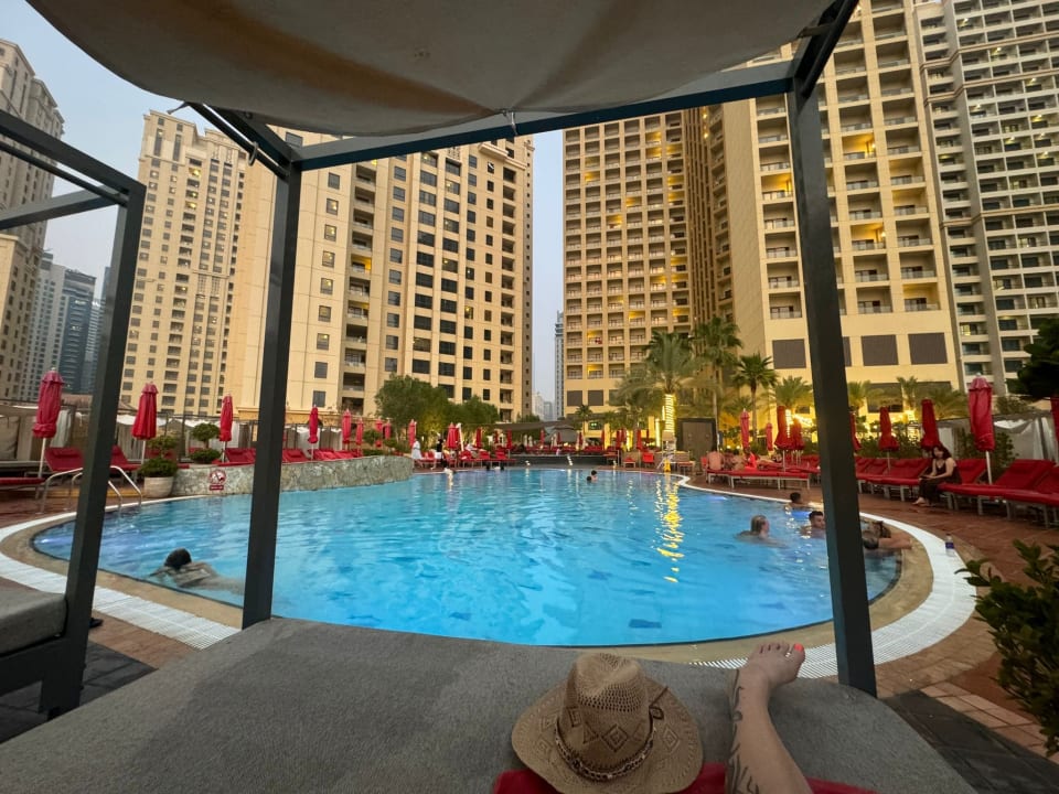 Pool Amwaj Rotana Jumeirah Beach Residence