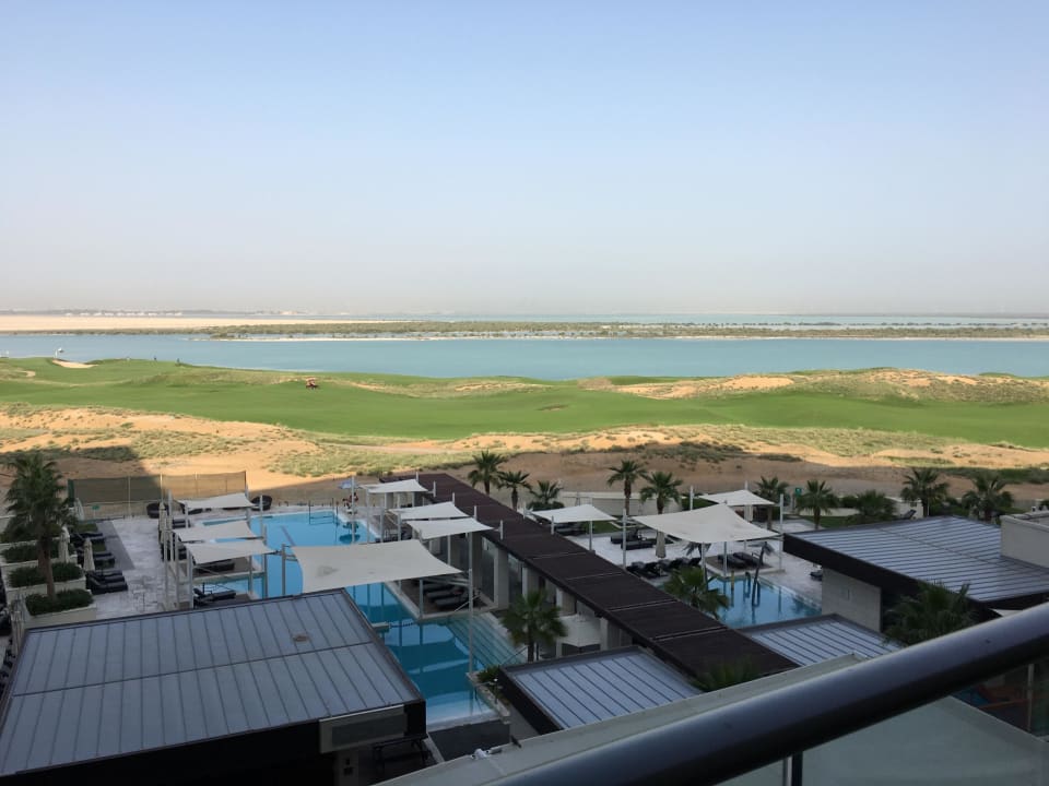 Blick vom Balkon Crowne Plaza Hotel Yas Island