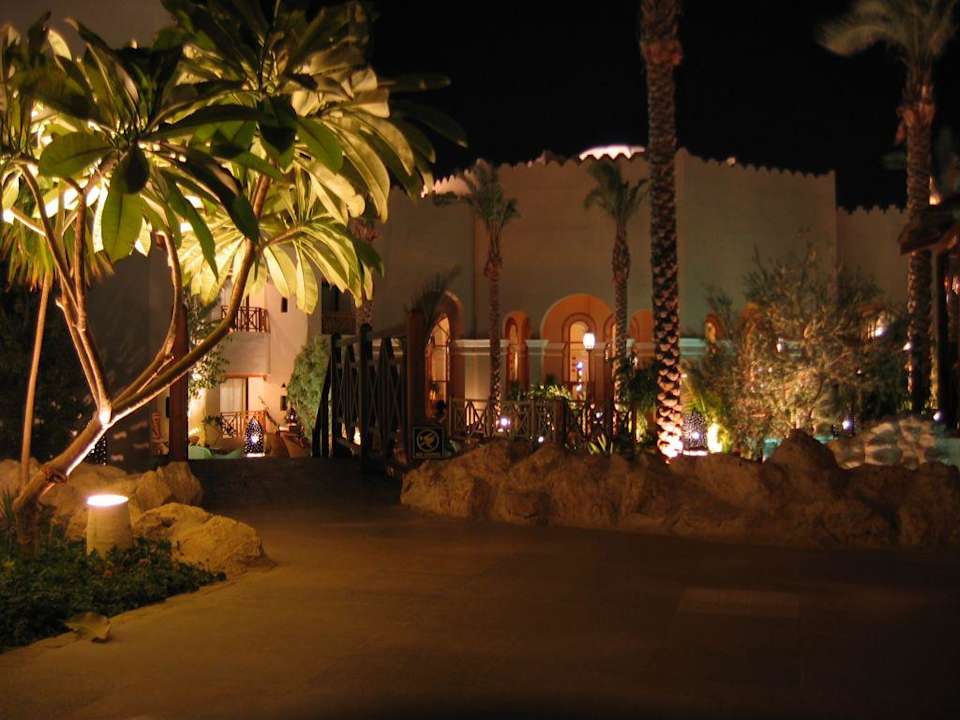 Hotelanlage bei Nacht Ghazala Gardens