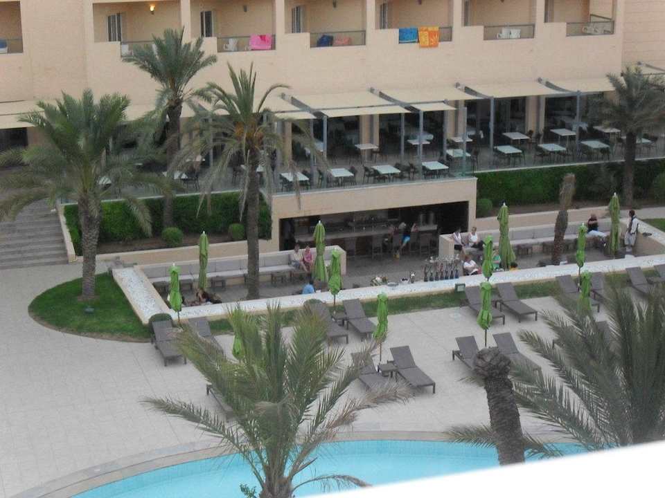 Hotelbar sehr schick am Abend  Hotel Rosa Beach