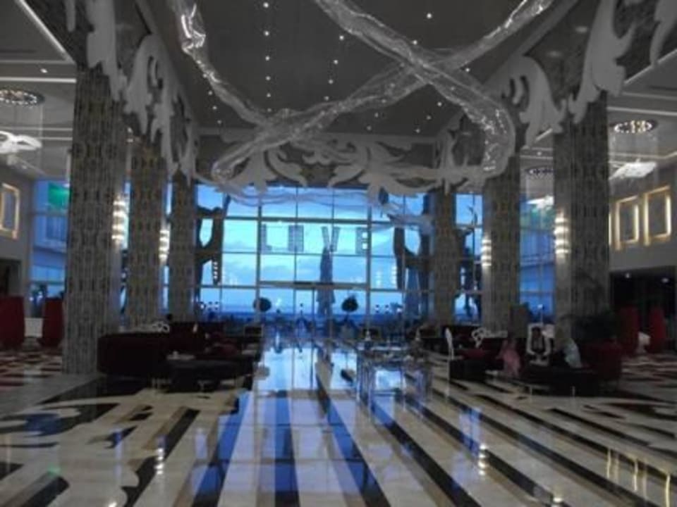 Lobby mit Blick zum Meer Azura Deluxe Resort & Spa Hotel