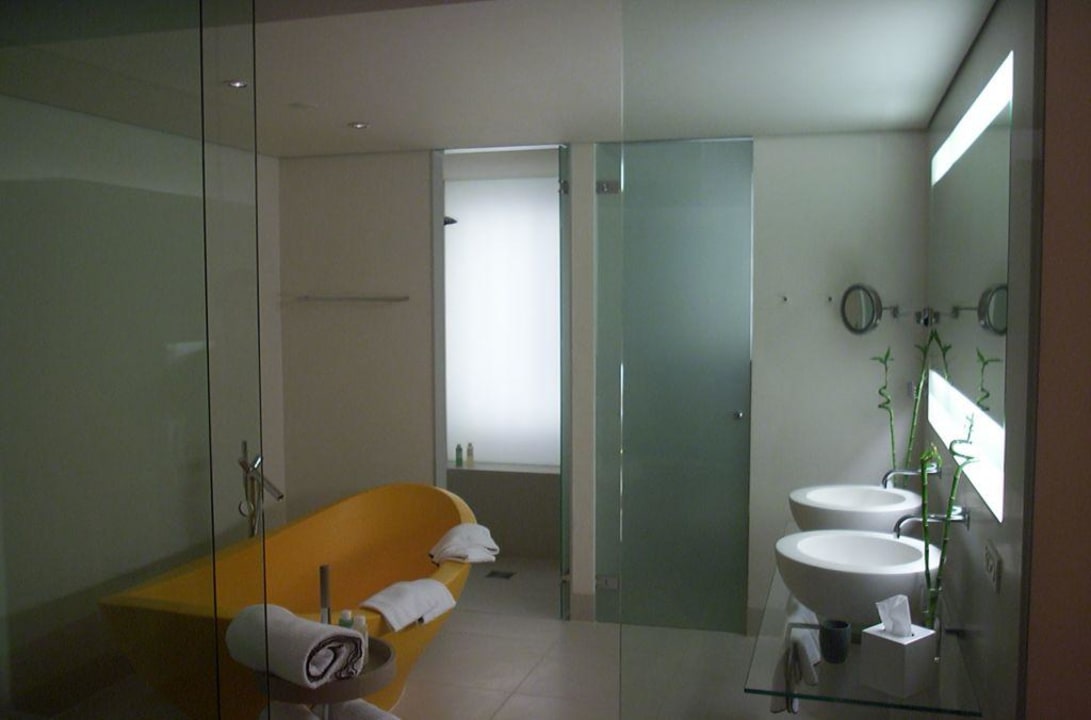 Badezimmer in der VIP Suite SIDE Design Hotel Hamburg