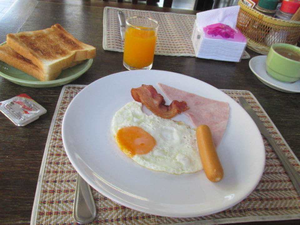 Das tägliche Frühstücksteller ! Hotel The Beach Garden Resort