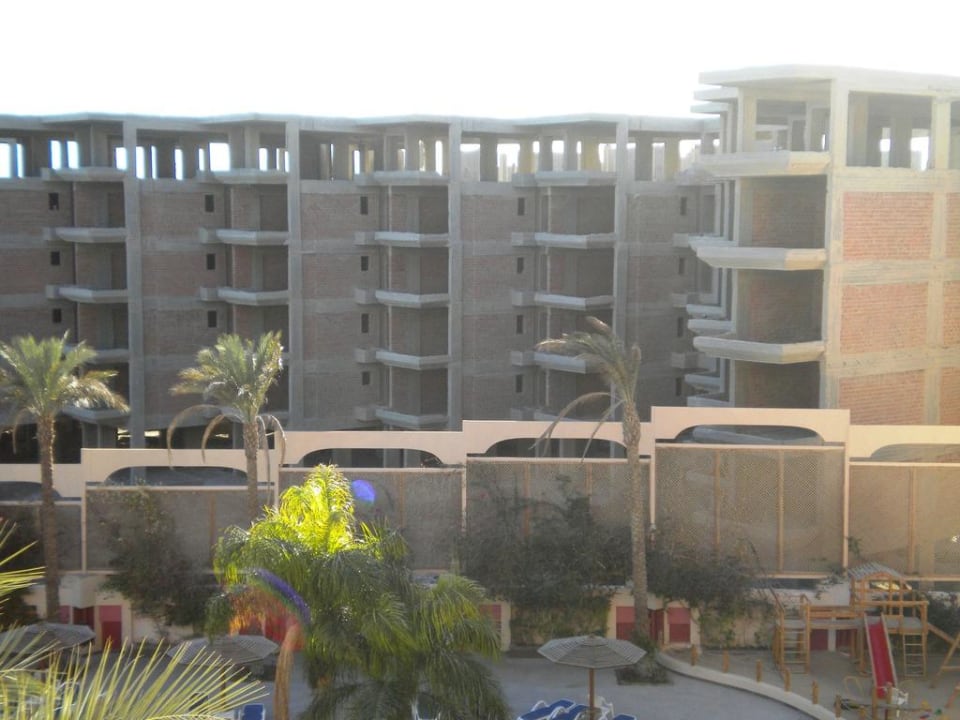 Ausblick auf Bauruine vom Westteil des Hotels Marriott Hurghada Beach Resort