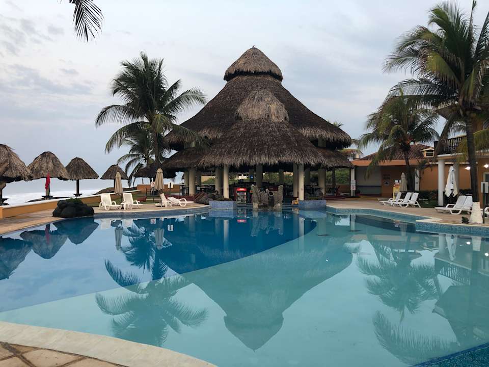 Pool Hotel Cayman Suites