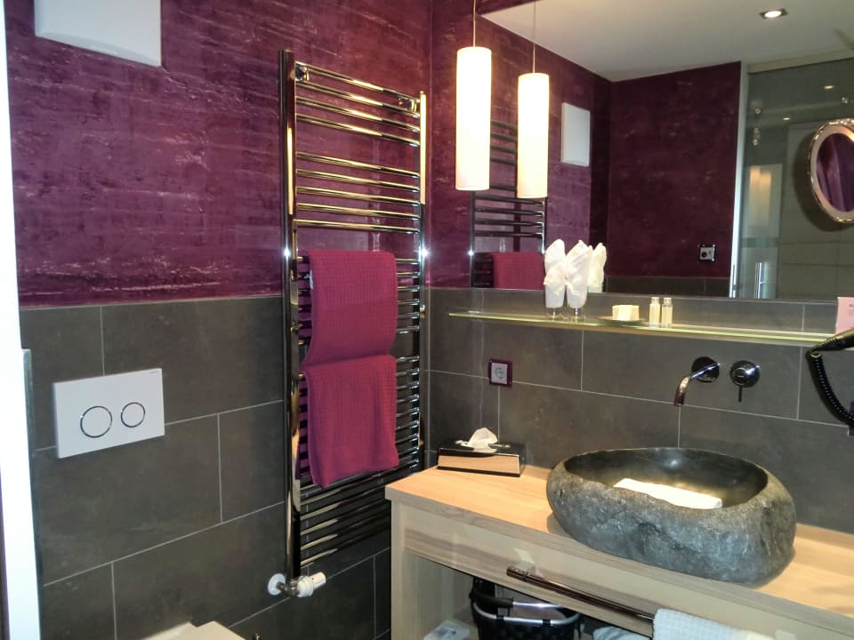 Bad im Superiorzimmer Verwöhn- und Wellnesshotel Walserhof