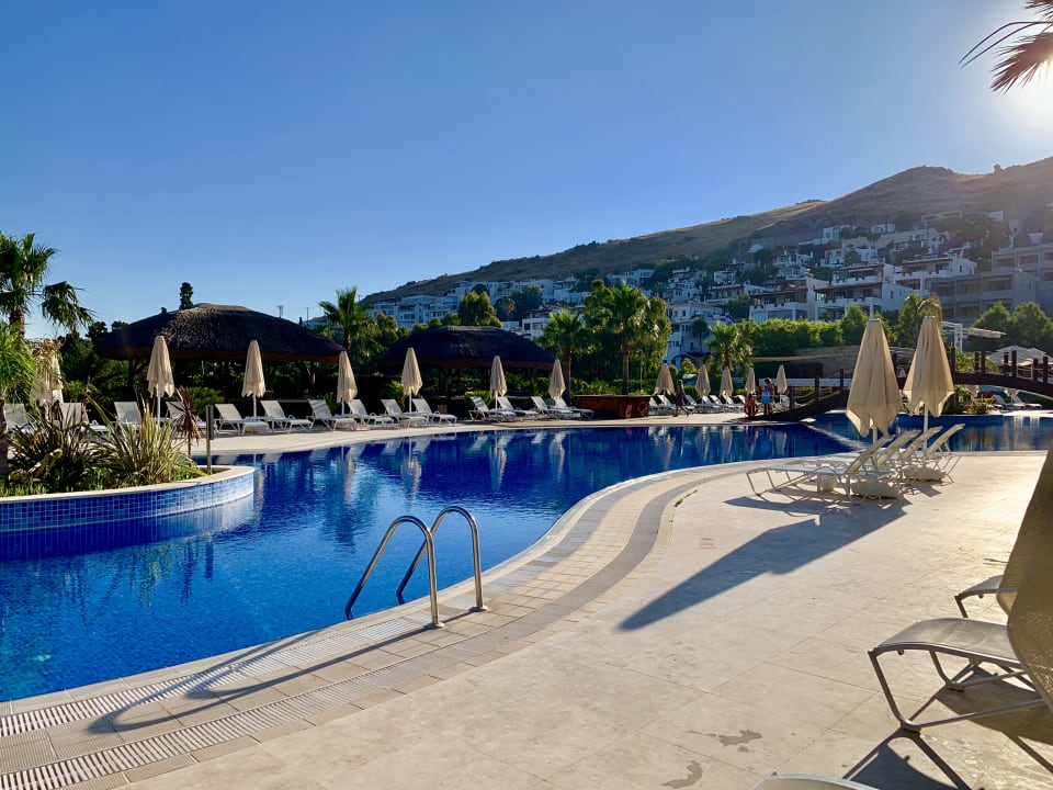 Pool Bellazure Hotel