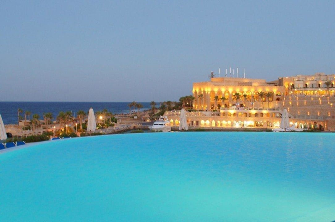 Бассейн Инфинити Pickalbatros Citadel Resort