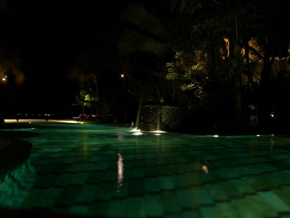 Pool bei Nacht Shangri-La Le Touessrok Mauritius