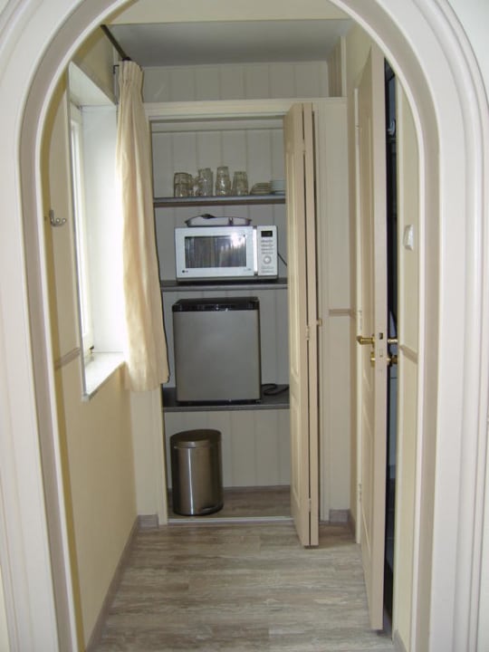 Miniküche im Zimmer Pension Sixtysix