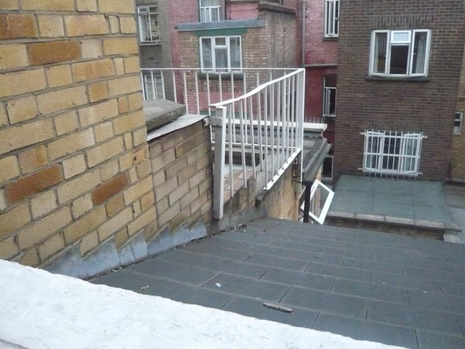 Gefährlicher Balkon von Zimmer 211 The California London