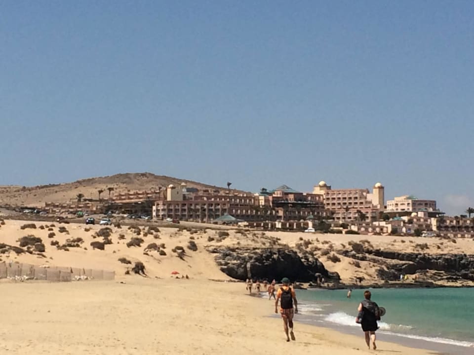 Blick auf Hotel vom Strand H10 Playa Esmeralda - Adults only