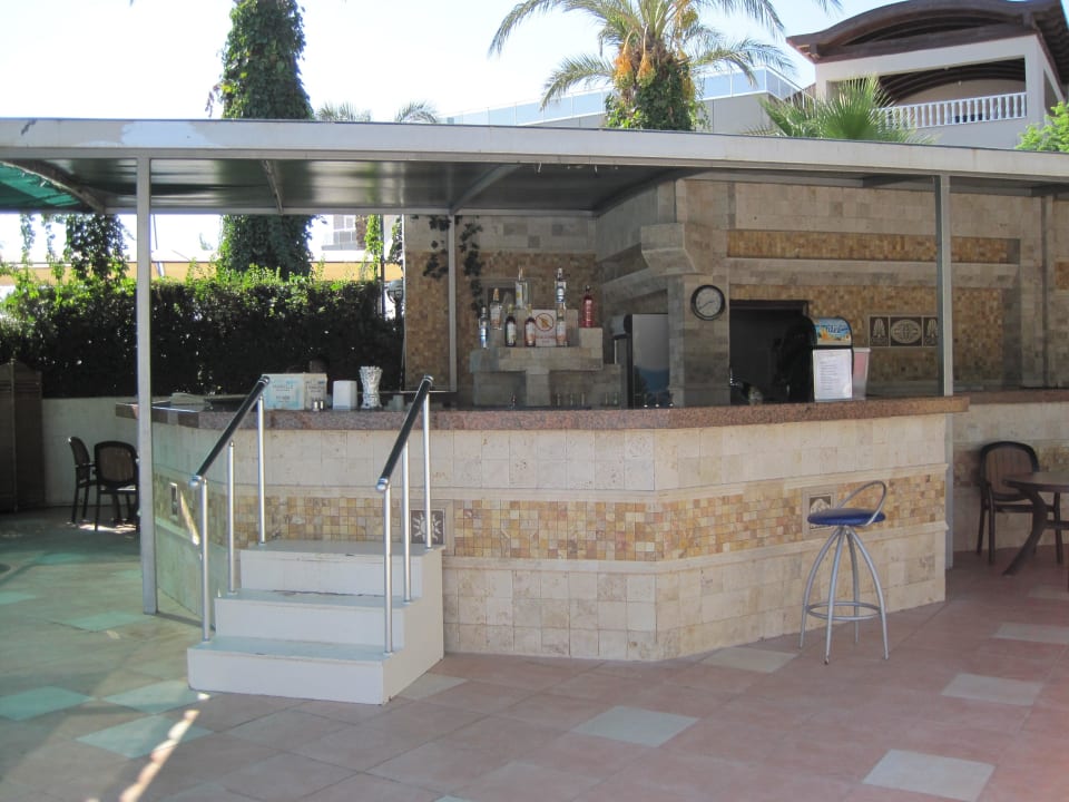 Poolbar, hoppla niemand da?! Belek Beach Resort Hotel