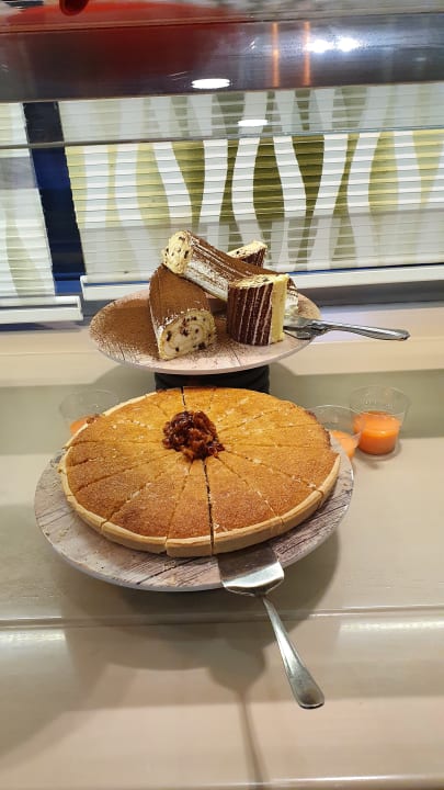 Gastro Saturn Palace Resort Hotel