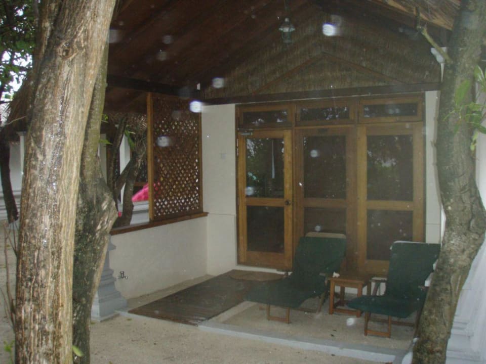 Deluxe Bungi von aussen NH Collection Maldives Reethi Resort