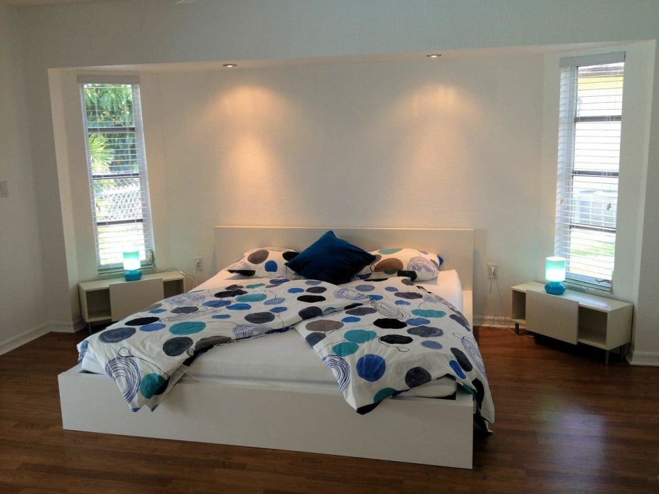 Master S-Zimmer, King Size Bett, begehb. Schrank Loft-Stil Villa The Illoura