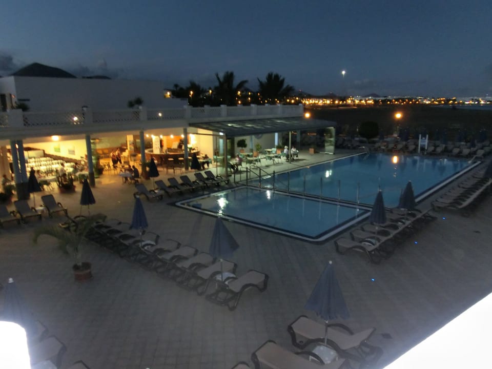 Ausblick zum Pool Hotel Las Costas