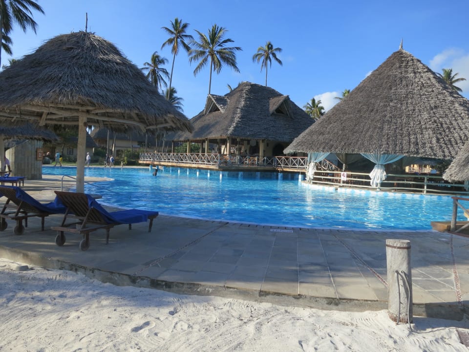 Super tolle Poolbar Neptune Pwani Beach Resort & Spa