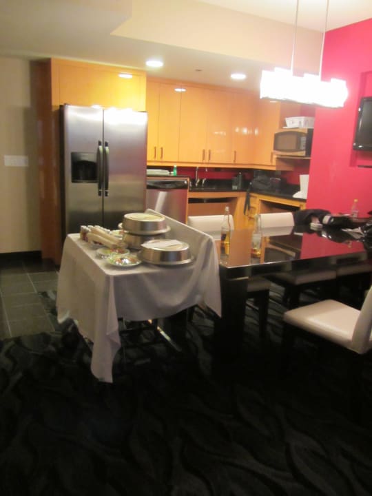Küche und Teil des Wohnbereiches der Suite Hotel Elara - a Hilton Grand Vacations Hotel Center Strip