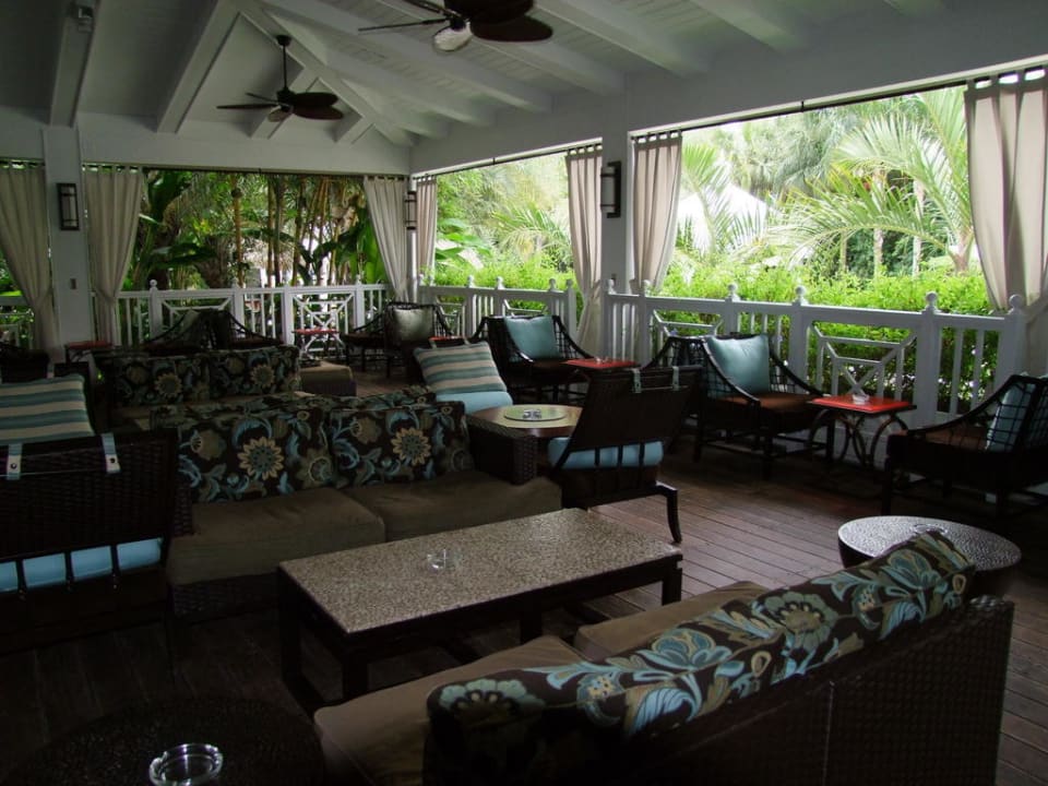 Gemütliche Sitzmöglichkeiten The Palms Hotel & Spa