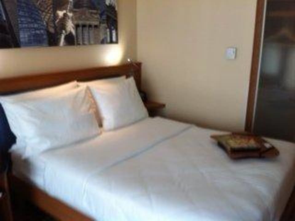 Queen Bett Hampton by Hilton Berlin City West