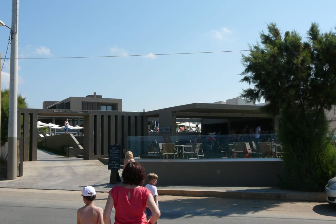 Hotel od ulicy, po prawej Bliss Bar NEMA Design Hotel & Spa (Adults Only)