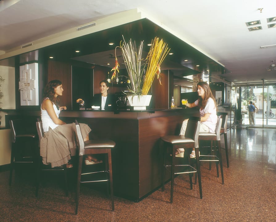 Cafetería Hotel Catalonia Mikado