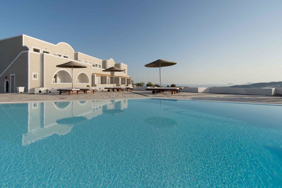 Pool Caldera's Dolphin Suites