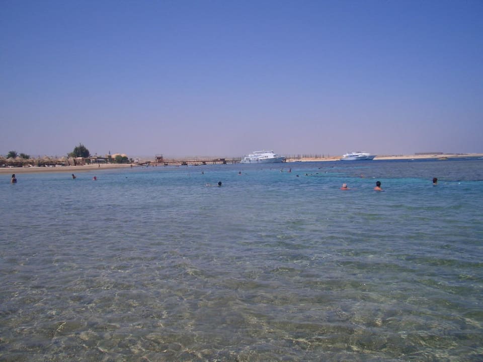 Blick gen Norden, zu den Bootsanlegern Pensée Royal Garden Beach Resort