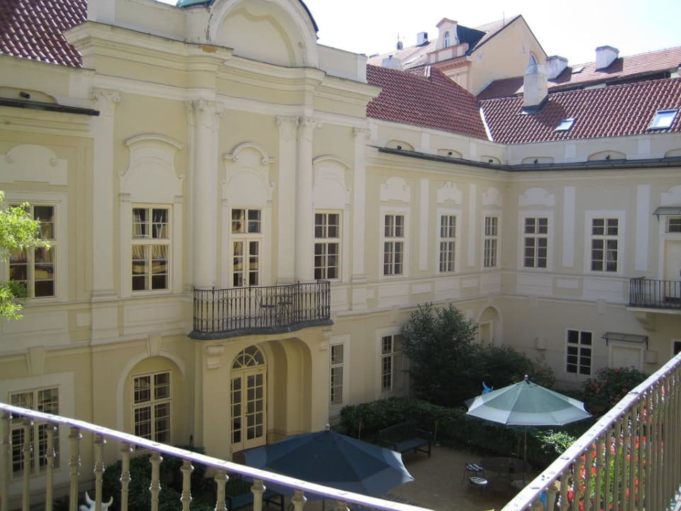 Von unserer Zimmertür aus. The Mozart Prague - Preferred Hotels & Resorts