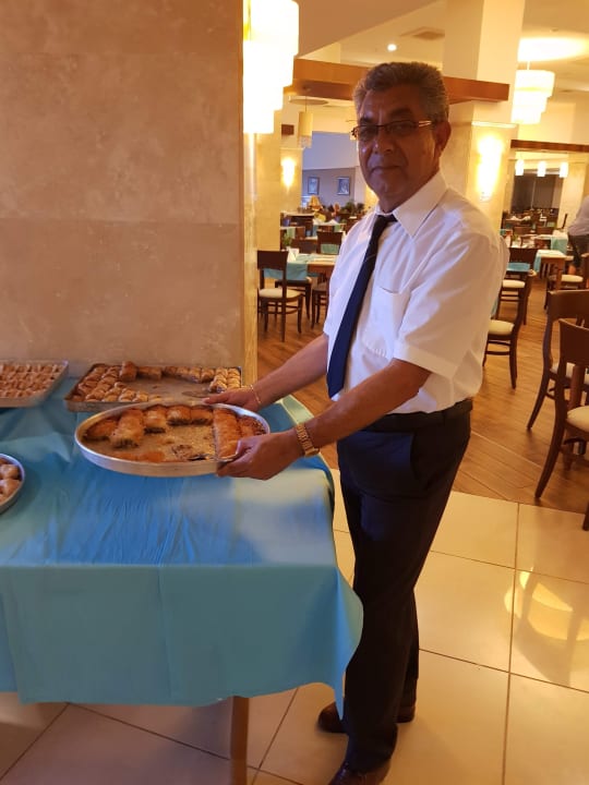 Sehr lecker Baklava immer frisch und warm  Saphir Resort & Spa