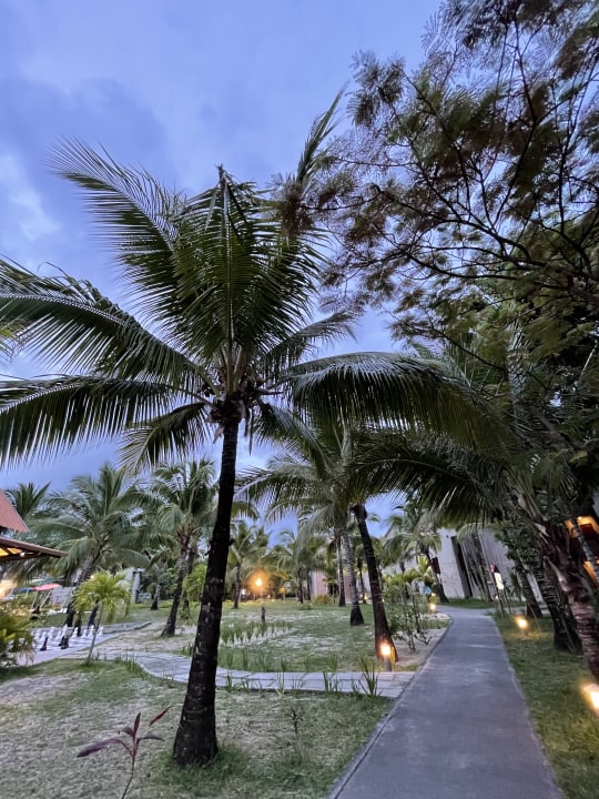 Gartenanlage Crystals Beach Resort Belle Mare, a member of Radisson Individuals