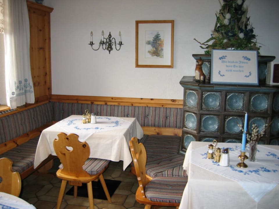 Gemütliche Zirbenstube mit Kachelofen Hotel Sporthof Austria