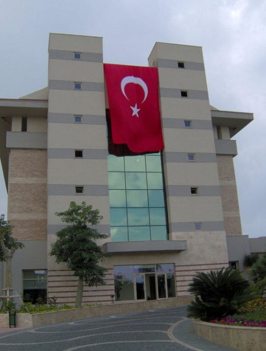 Außenansicht an einem Feiertag Sunis Kumköy Beach Resort Hotel & Spa